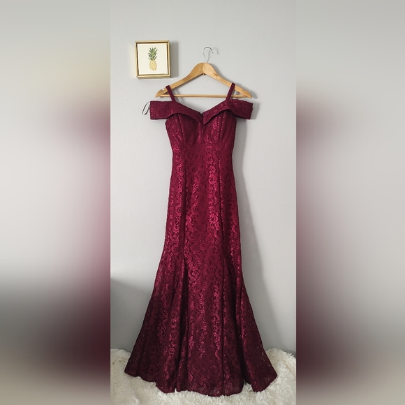 R&M Richards Red Sweetheart Gown for Weddings  Size  6  Zipper Back - Picture 10 of 12